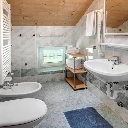 Apartament Chestel *